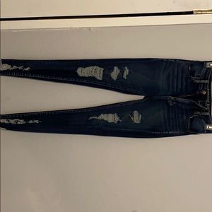 súper cute american eagle ripped jeans